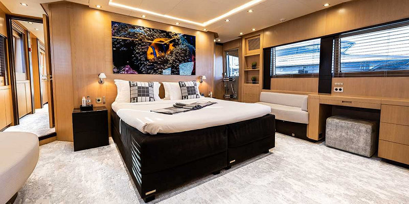 ISA 120 charter yacht Mallorca Master cabin