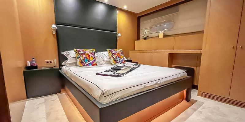 ISA 120 charter yacht Mallorca dbl cabin