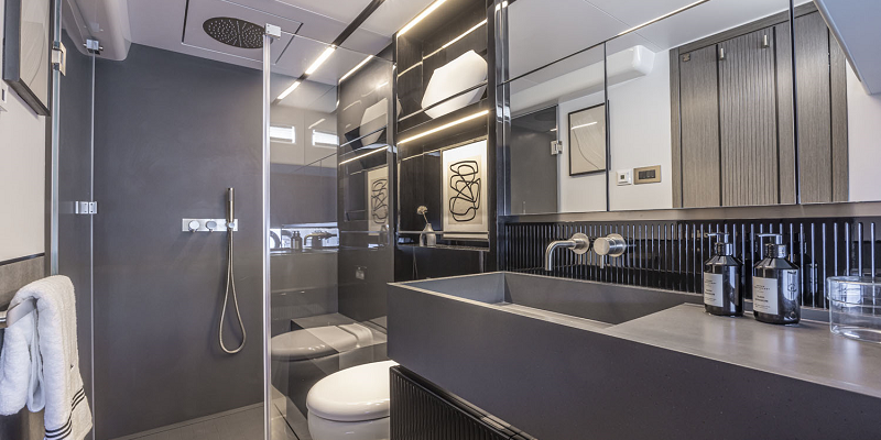 Pearl 82 yacht charter Mallorca bathroom