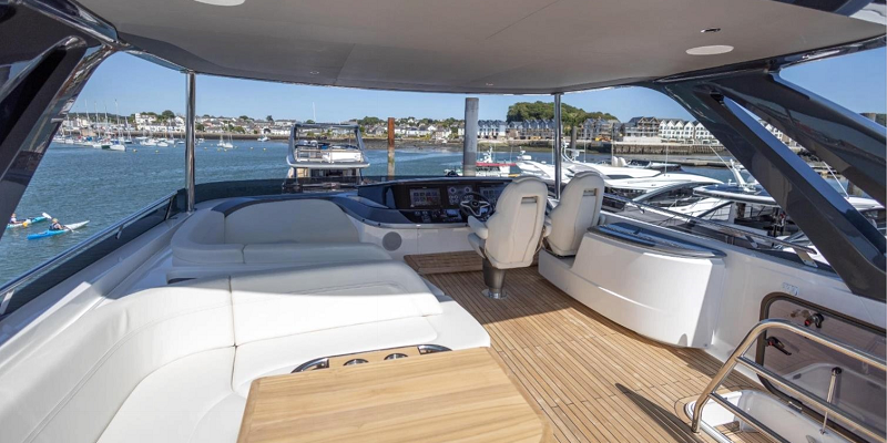 Princess_S72_Negotiator1_Yacht_Charter_Mallorca_flybridge