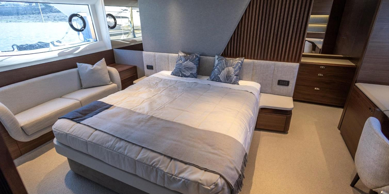 Princess_S72_Negotiator1_Yacht_Charter_Mallorca_master_cabin