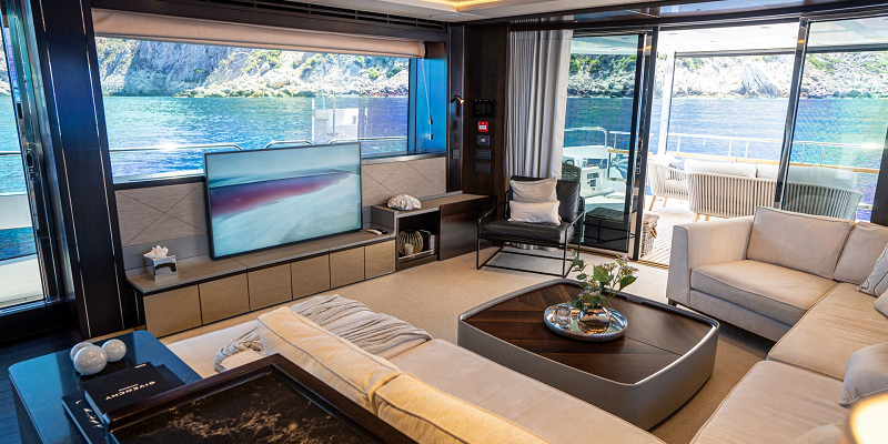 Yacht for charter in Mallorca Sunseeker 88 Moonlight TV area