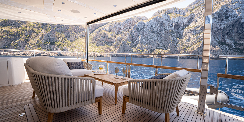 Yacht for charter in Mallorca Sunseeker 88 Moonlight aft deck