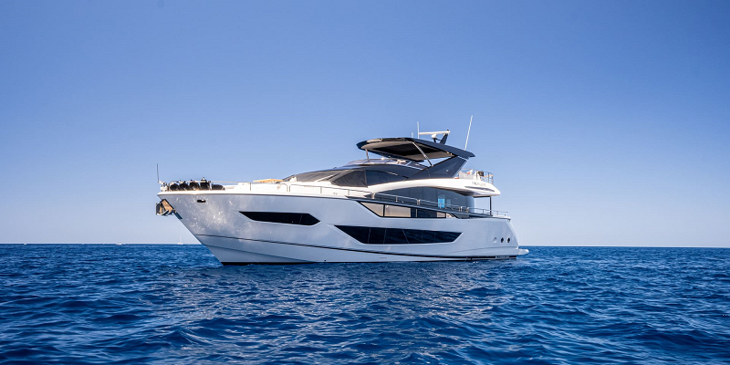 Yacht for charter in Mallorca Sunseeker 88 Moonlight anchor