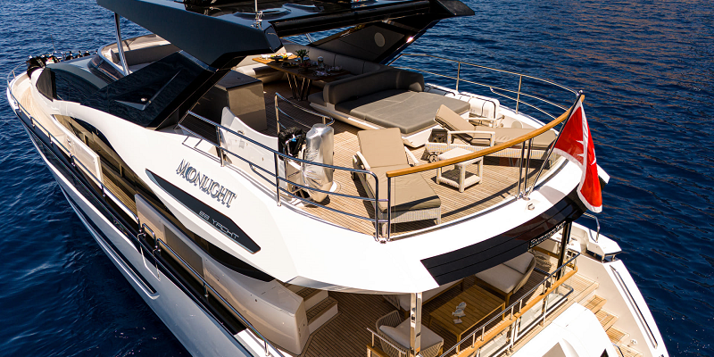 Yacht for charter in Mallorca Sunseeker 88 Moonlight flybridge view