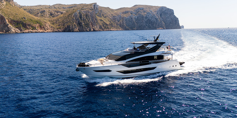 Yacht for charter in Mallorca Sunseeker 88 Moonlight underway in Mallorca